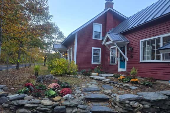 The Cardinal Lodge- A Riverside Retreat - Image 1